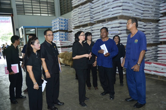 รมช.ชุติมาให้การบ้านกลุ่มนาแปลงใหญ่ชัยนาท