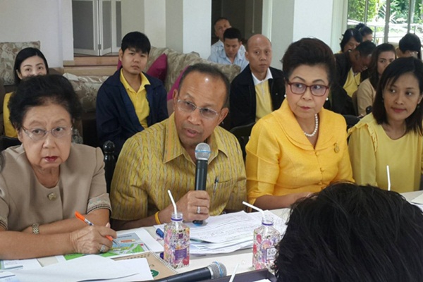 คุณหญิงปราณีเอื้อชูเกียรติเป็นประธานการประชุม