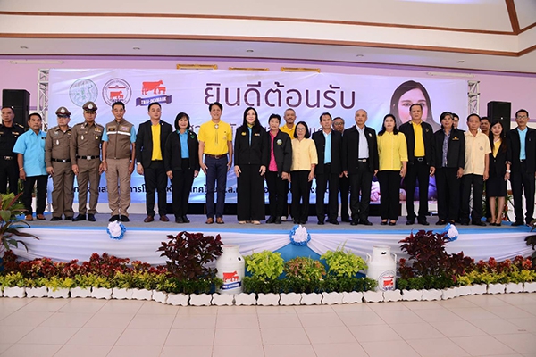 “รมช.มนัญญา”ลงพื้นที่พบเกษตรกรผู้เลี้ยงโคนม