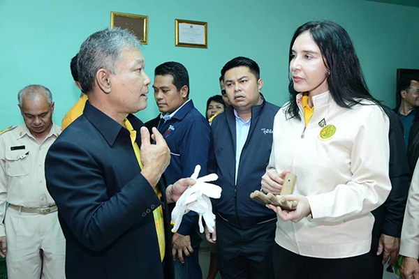 ‘มนัญญา’ลงใต้สำรวจความเสียหายโรคใบร่วงยางพารา