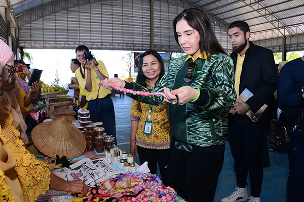 รมช.มนัญญา เยี่ยมชมสหกรณ์การเกษตรเกาะยาว