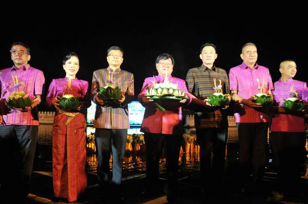 เปิดงานประเพณีลอยกระทง “สมมาน้ำ คืนเพ็ง  เส็งประทีป”