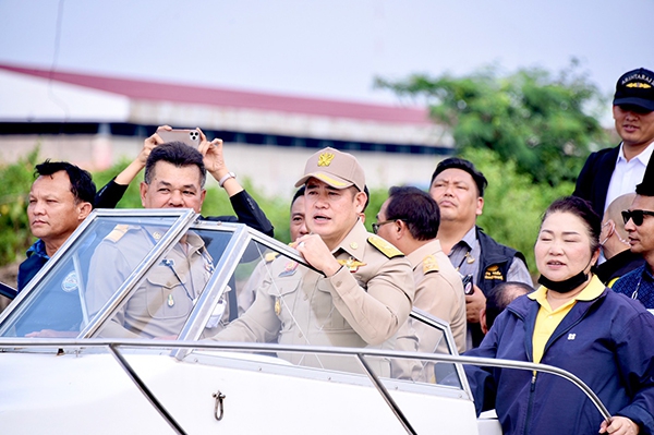 รมช.ธรรมนัสลงพื้นที่ตรวจสถานการณ์น้ำแม่น้ำท่าจีนและคลองสุนัขหอน