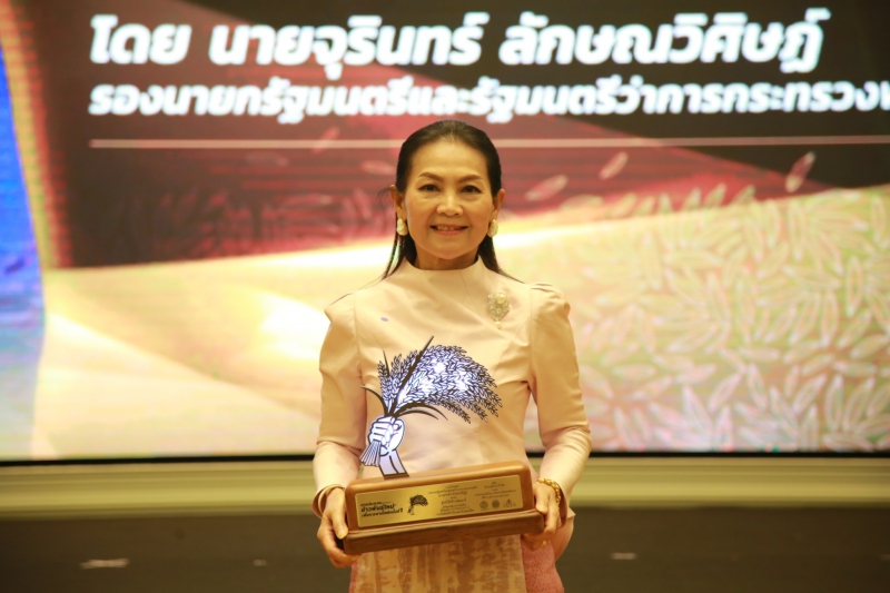 กรมการข้าวนำทัพทีมนักวิจัยพันธุ์ข้าวเข้าชิงรางวัลประกวดข้าวพันธุ์ใหม่