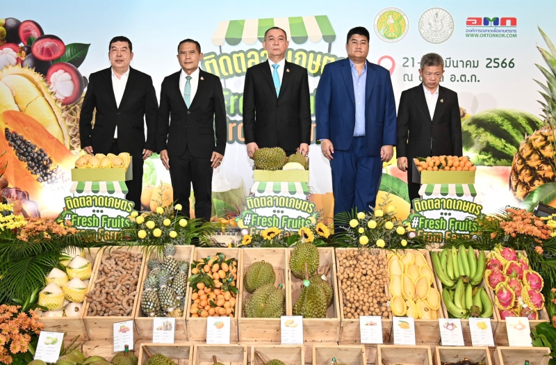รมว.เกษตรฯเชิญเลือกซื้อผลไม้ไทยสินค้าเกษตรและผลิตภัณฑ์แปรรูปรวมทั้งสินค้าคุณภาพราคาพิเศษพร้อมรับพันธุ์ไม้ฟรีแก่ผู้สนใจภายในงาน
