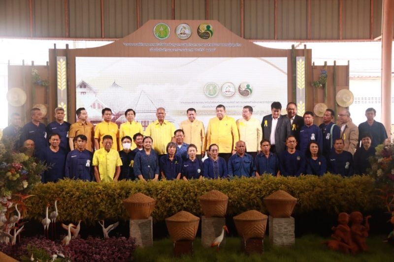 เริ่มแลัววันแรกกรมการข้าวจัดใหญ่งานวันข้าวฯ