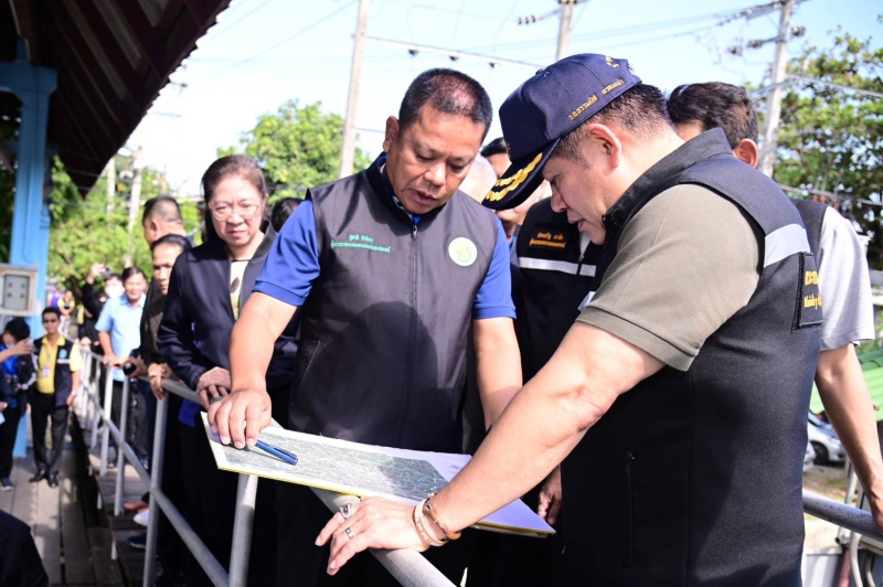 รมว.ธรรมนัสติดตามโครงการปรับปรุงประตูระบายน้ำคลองบางใหญ่