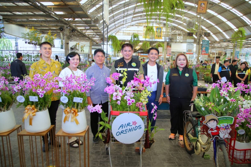 รมว.ธรรมนัสเร่งฟื้นฟูตลาดกล้วยไม้
