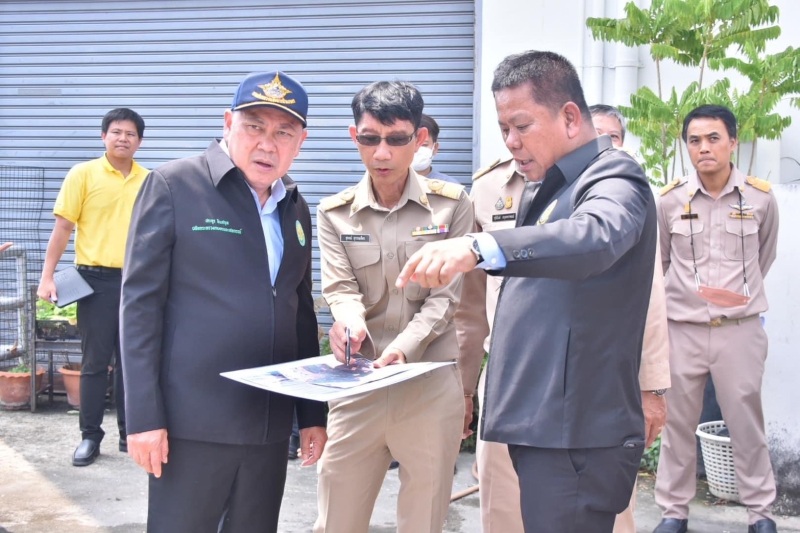 ปลัดเกษตรฯรุดตรวจพนังคอนกรีตริมแม่น้ำเจ้าพระยาชำรุด