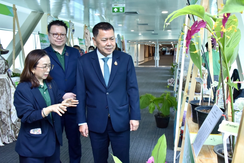 ปลัดเกษตรฯ ร่วมพิธีเปิดประชุมวิชาการด้านความหลากหลายทางชีวภาพกับการใช้ประโยชน์อย่างยั่งยืน ในหัวข้อ "Biodiversity & Bioeconomy Forum 2025" : ธรรมชาติเพื่อชีวิต เศรษฐกิจเพื่อการอนุรักษ์" 
