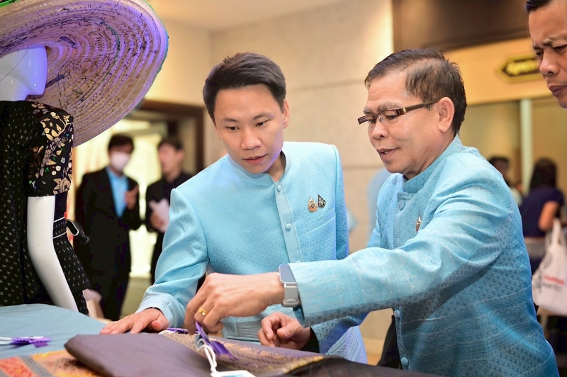“รมว.อรรถกร”ชวนร่วมงาน“ตรานกยูงพระราชทาน