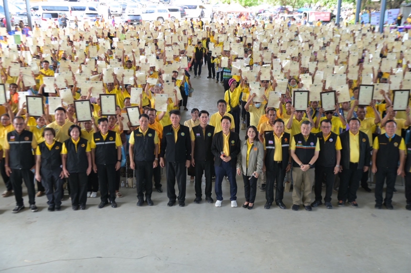 ชาวร้อยเอ็ดเฮ!“รมว.อรรถกร”ลุยมอบโฉนดเพื่อการเกษตร