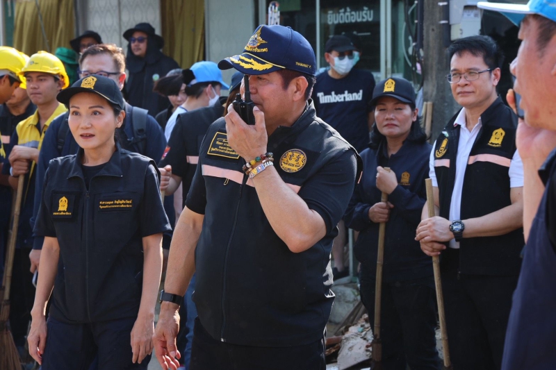 "รองนายกฯ ธรรมนัส" นำทัพ 4 กระทรวง ลุยหาดใหญ่ต่อ หลังวิกฤตน้ำท่วมคลี่คลาย เร่งเก็บกวาด เคลียร์พื้นที่...