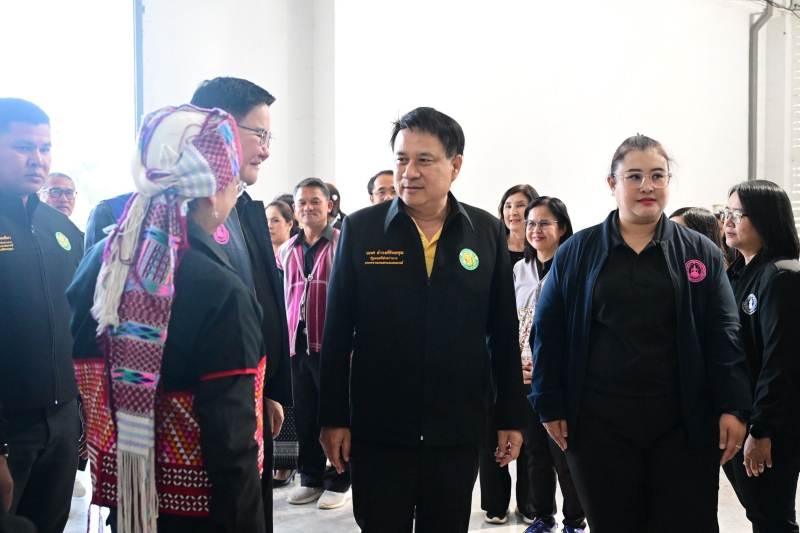 รมช.นเรศลงพื้นที่พบปะประชาชนเพื่อรับฟังความคิดเห็นและติดตามผลการดำเนินงานภายใต้การบูรณาการ