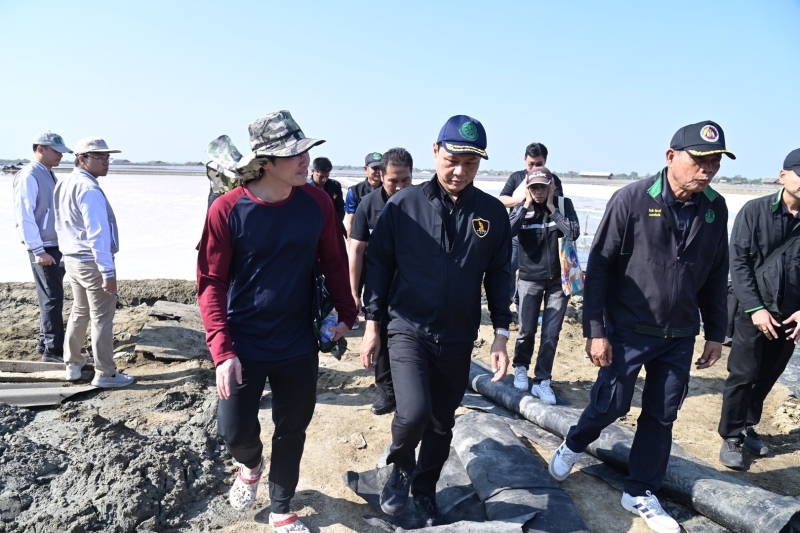 รองปลัดกฤษ ลงพื้นที่ติดตามสถานการณ์เกลือทะเลและประชุมหารือพัฒนาระบบการผลิตและการตลาดเกลือทะเลไทยในระดับพื้นที่...