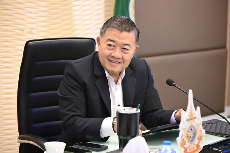 ปลัดเกษตรฯ เร่งแก้ปัญหาน้ำนมดิบล้นตลาด ดัน MOU รับซื้อ เพิ่มช่องทางระบายสต็อก ช่วยพยุงรายได้เกษตรกรโคนม