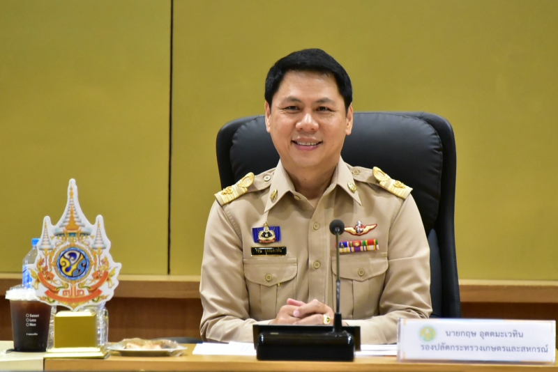 “รองปลัดฯ กฤษ” ติดตามสถานการณ์ผลผลิตเกลือทะเล พร้อมกำหนดแนวทางรักษาเสถียรภาพปริมาณการผลิต