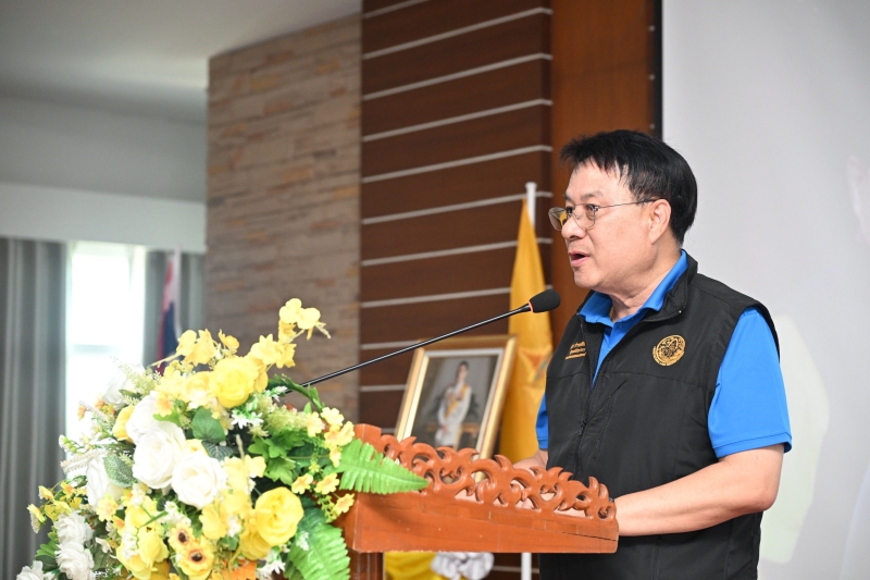 “รมช.นเรศ”มอบโฉนดเพื่อการเกษตรและมอบโฉนดต้นไม้