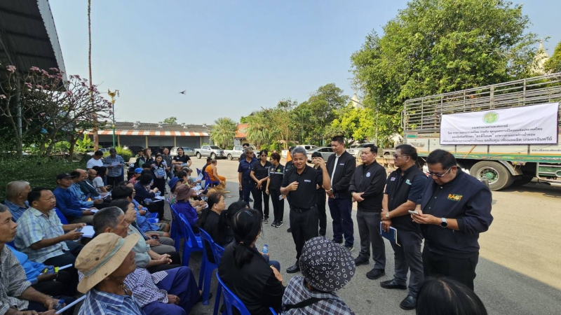 กระทรวงเกษตรฯมอบอะมิโนนม10,000ลิตรหนุนชาวสวนมะพร้าวดำเนินสะดวก