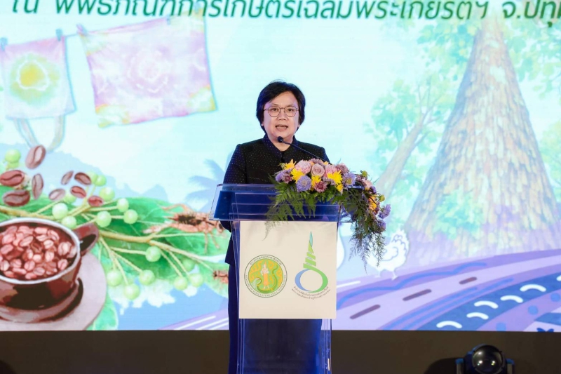 นางสาวอิงอร ปัญญากิจ หัวหน้าผู้ตรวจราชการกระทรวงเกษตรและสหกรณ์ ประธานในพิธีเปิดงานนิทรรศการหมุนเวียน “จากพันธุกรรม สู่ความยั่งยืน”
