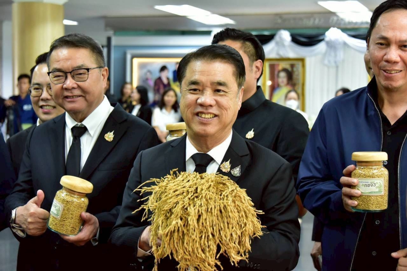 “สุริยะ” ประกาศยุทธศาสตร์ “ข้าวไทย 5 ทัน” ชู ‘ข้าวคาร์บอนต่ำ’ นโยบายเรือธง ลดต้นทุน...