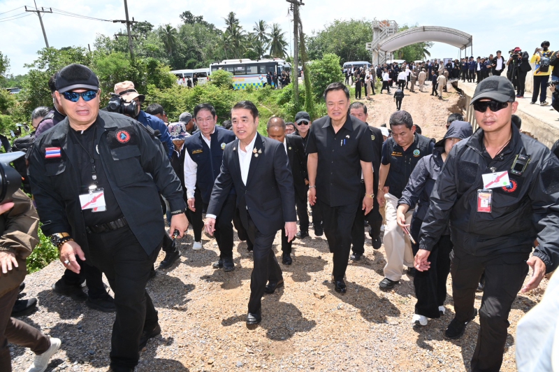 รมว.เกษตรฯลงพื้นที่ตรวจสภาพคันคลองระบายน้ำ