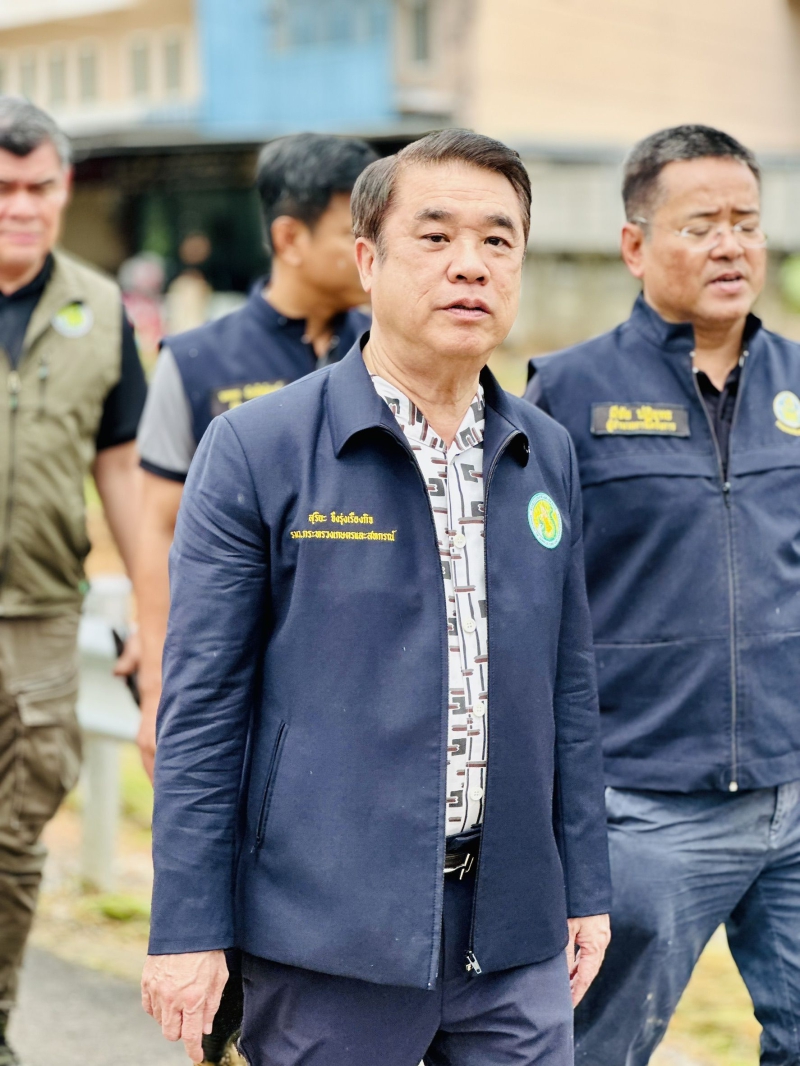 “สุริยะ” บุกน่านลุยโคลน! สั่งทุกหน่วยเร่งฟื้นฟูช่วยเหลือชาวบ้าน พร้อมตั้งครัวเติมอาหาร...