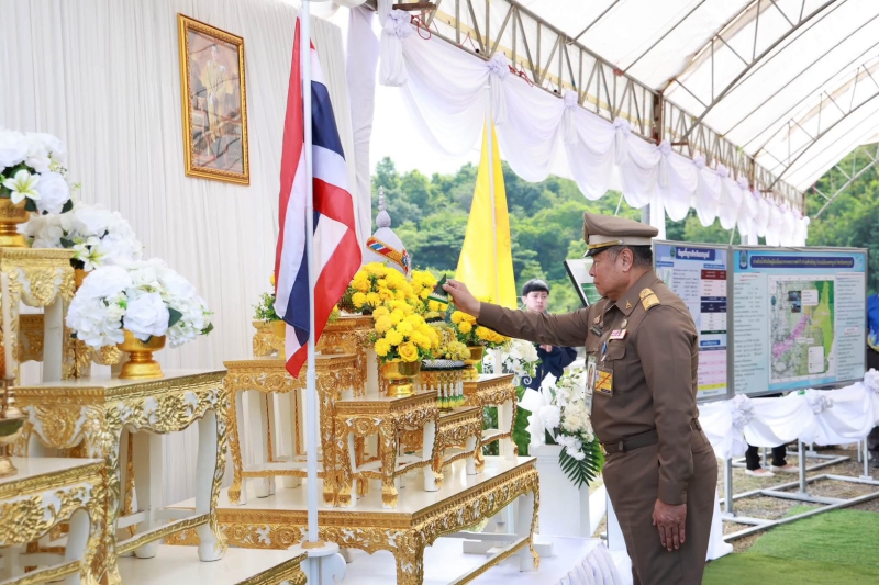 หัวหน้าผู้ตรวจราชการกระทรวงเกษตรและสหกรณ์ (นายโสภัชย์ ชวาลกุล) ได้รับมอบหมายจากปลัดกระทรวงเกษตรและสหกรณ์เข้าร่วมติดตาม นายพลากร สุวรรณรัฐ องคมนตรี และ หม่อมหลวงปนัดดา ดิศกุล องคมนตรี ติดตามการดำเนินงานอ่างเก็บน้ำห้วยใหญ่อันเนื่องมาจากพระราชดำริ