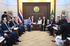 รองปลัดถาวรหารือรองผู้ว่าการมณฑลเหอหนาน