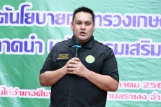 รมช.อามินทร์เปิดตลาดนัดสินค้าเกษตรจังหวัดสุรินทร์