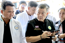 ปลัดเกษตรฯร่วมลงพื้นที่ตรวจสถานที่ก่อสร้างโครงการประตูระบายน้ำแม่น้ำท่าจีนจังหวัดนครปฐม