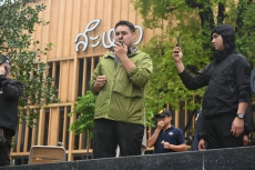 น้ำใจท่วมหาดใหญ่!รมช.อามินทร์ส่งต่อไก่สดแช่แข็ง