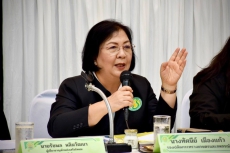 รองปลัดฯทัศนีย์ลงพื้นที่ตรวจข้อมูลผู้เข้ารับการสรรหาปราชญ์เกษตรของแผ่นดิน