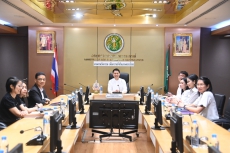 รองปลัดฯกฤษประชุมเตรียมความพร้อมหน่วยงาน