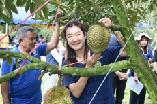 รมช.ปิยะรัฐชย์เปิดงาน“เทศกาลเปิดสวนทุเรียนนางนอน”